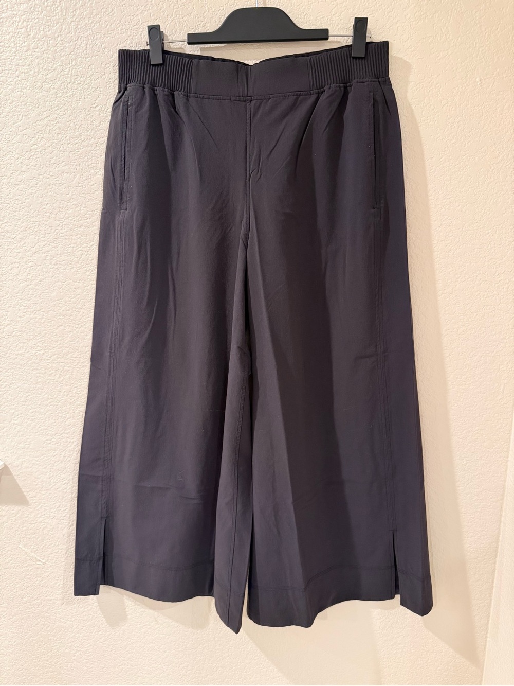 Women’s Lululemon Black Wide-Leg Pants with Elastic Waistband